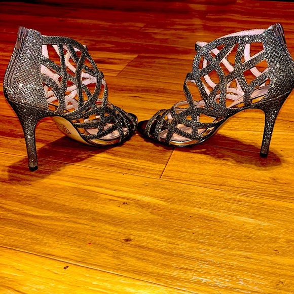 I need gone ASAP please! They are to small for me now - Picture 2 of 4